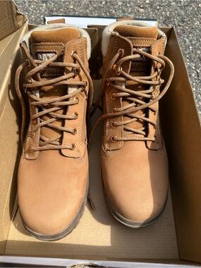 CAT Caterpillar Tess Women’s Steel Toe Work Boots Size 9.5

Caterpillar CAT Tess